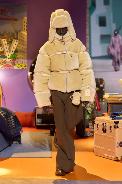 Look 64